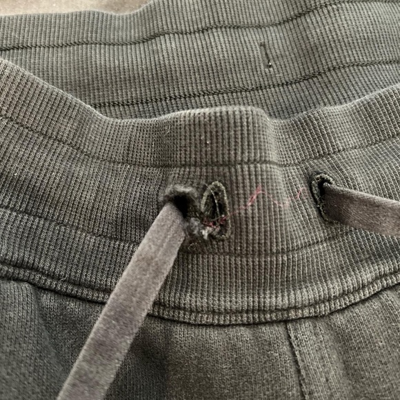 black lululemon joggers - Picture 4 of 4